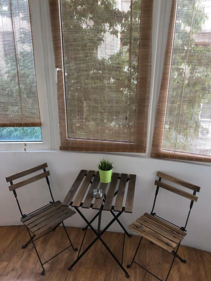 Green Apartment with terrace 12 Boekarest Buitenkant foto
