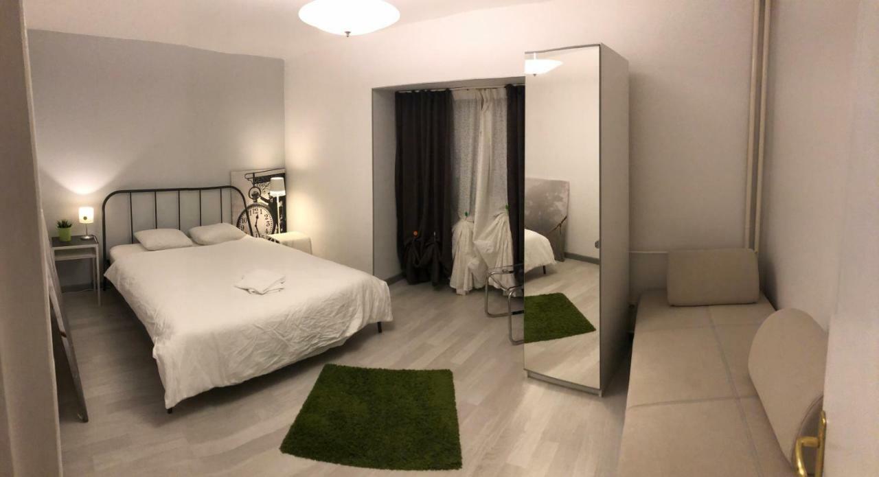Green Apartment with terrace 12 Boekarest Buitenkant foto